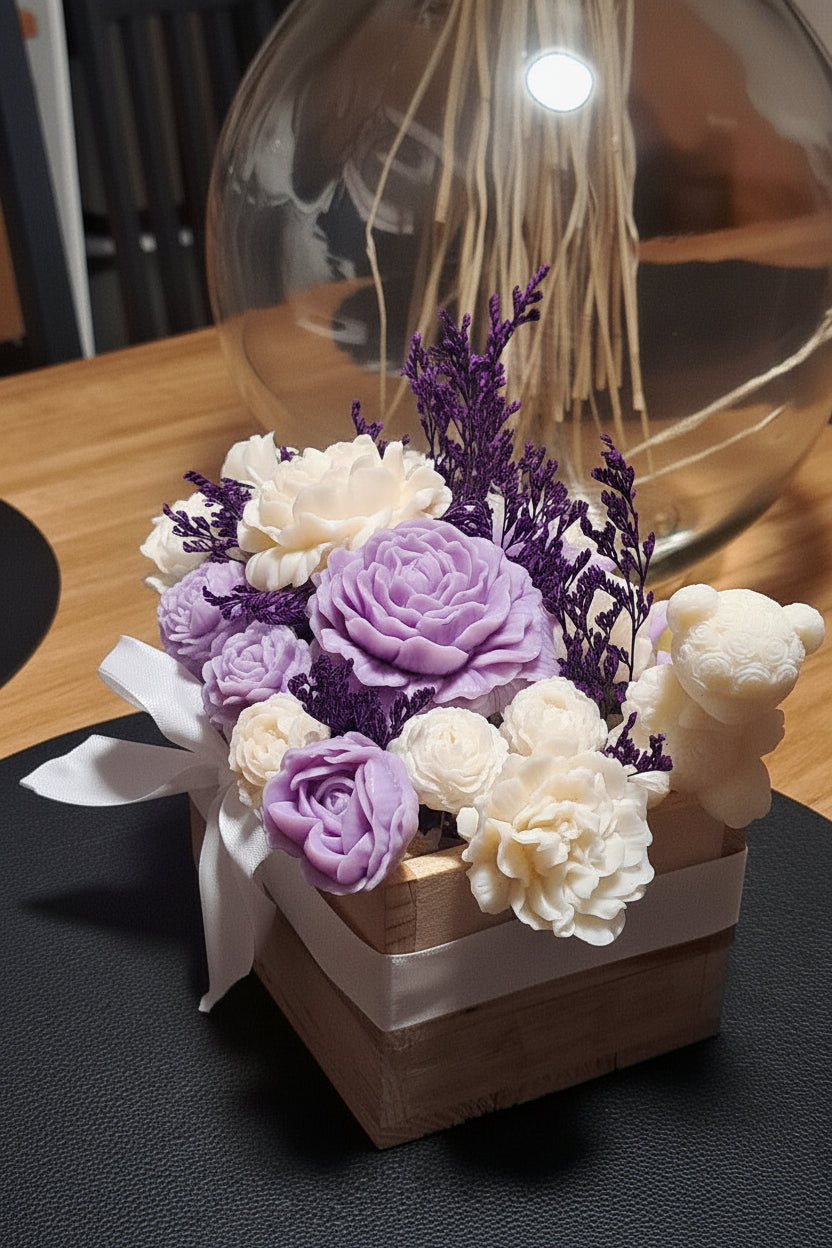 Bouquet de bougies dans sa Cagette en Bois - Fondants en forme de fleurs