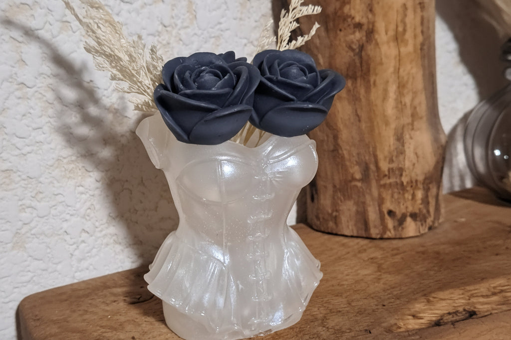 Vase en résine & bouquet de fleurs bougies