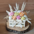 Composition Florale en cire de soja et olive Caisse Bois
