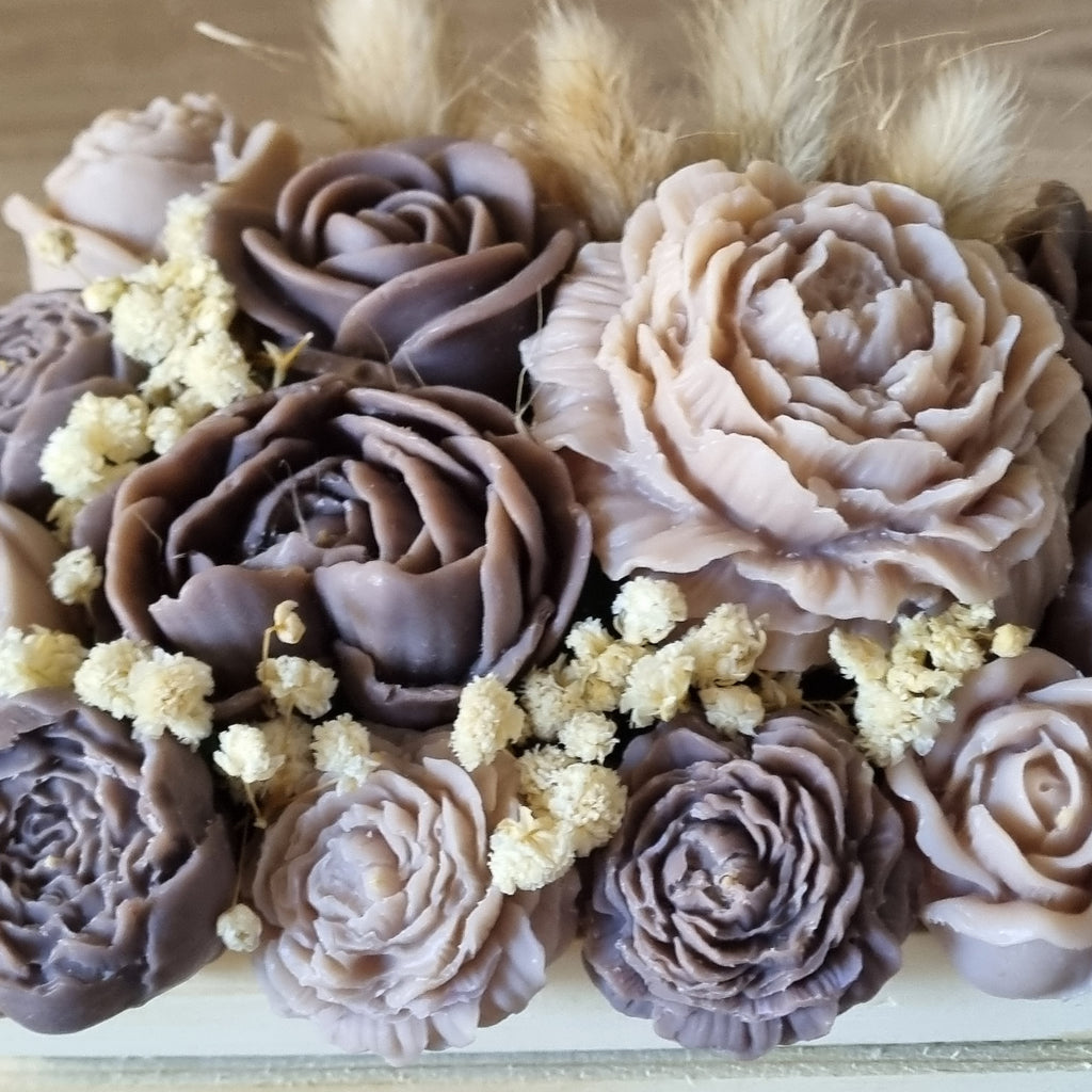 Composition Florale en cire de soja et olive Caisse Bois